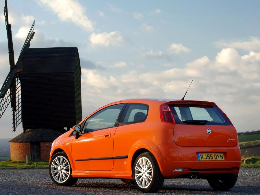  Fiat Grande Punto 3-Door 2006 года  (UK) (фото 5 из 16)